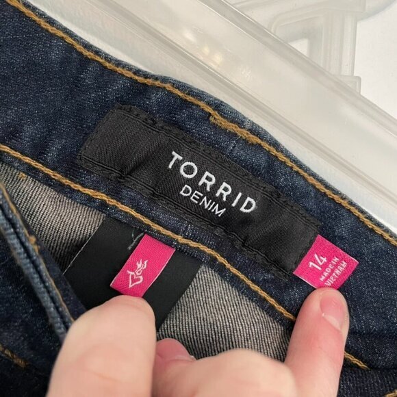 TORRID Plus Size Cropped Skinny Jean Dark Wash with Flap Pockets Crop Ankle 14 - Picture 5 of 15